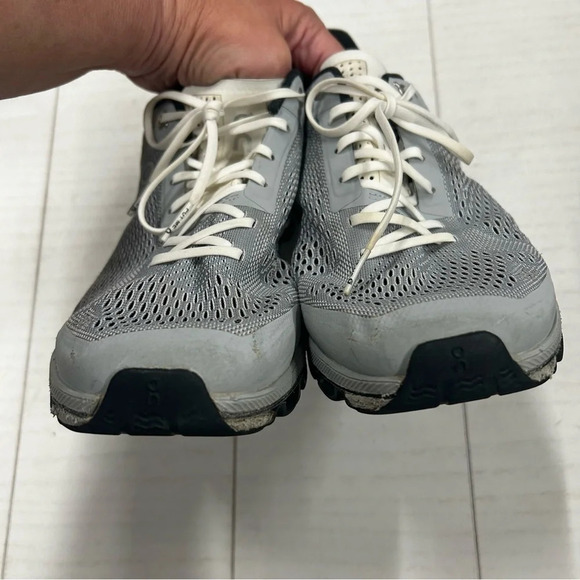 ON Cloudsurfer Glacier/Black Womens 10.5 Grey Black White Preowned - Picture 3 of 15